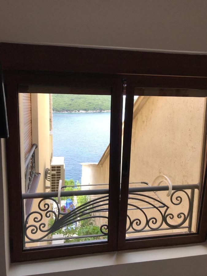 Vilena Apartmani Tivat Eksteriør billede